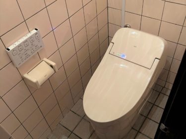 段差のある和式トイレも座りやすい洋式便器へ！
